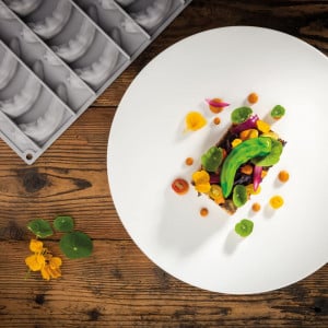 Силиконова форма Gourmand Chilli Peppers 9 x 3,5 x H 2 cm, 12 кухини - Img 1