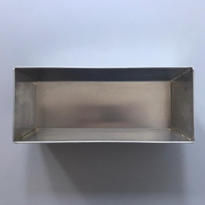 Cozonac tálca, kenyér, hullámos peremmel, 31 x 13 x H 8 cm, hegesztett alumíniumból készült