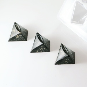 Форма от поликарбонат 24 шоколадови пралини Модел VIP Hope, 3,2 x 3,2 x H 1,8 cm, 10 гр. - Img 2