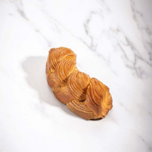 Microperforated Branch Tarte Viennoiserie by Johan Martin Crescent 15.7 x 5 x H 4.5 cm - Img 3