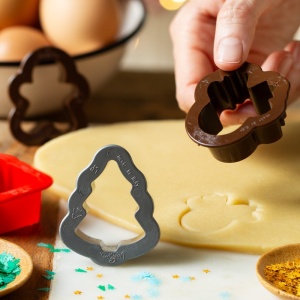 Plastic Christmas Plastic Cutters - Gingerman, Ø 3.5 x H 2.2 cm - Img 3