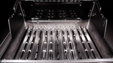 Baron 520 Broil King rostilj ima inox ploče iznad gorionika