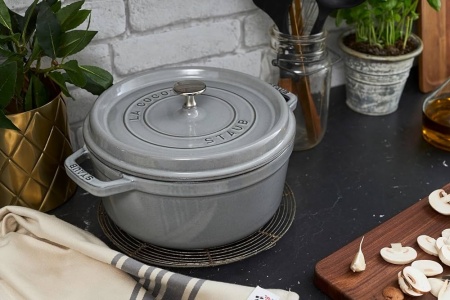 STAUB okrugla gusana posuda Cocotte 24cm - siva boja  - Img 4