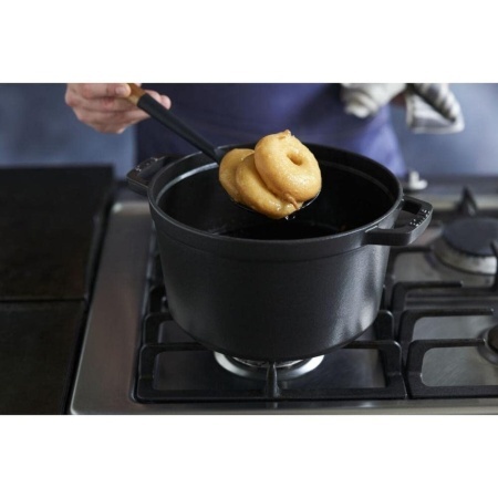 STAUB okrugla gusana posuda Cocotte 4,8L - crna boja