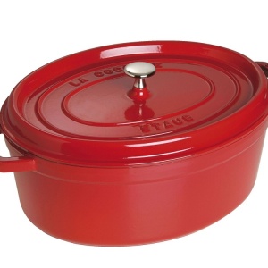 STAUB ovalna gusana posuda Cocotte 33cm - crvena boja