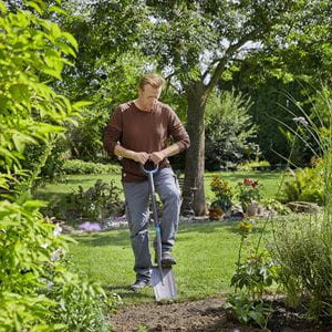 Radovi u bašti pomoću lopate ErgoLine Gardena