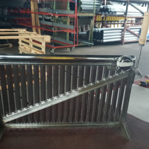 Grill plate with legs and handles 70x40 Inox - Img 4