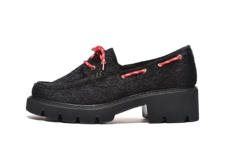 L282526BLK - Ženske mokasine crne sa crvenim pertlama
