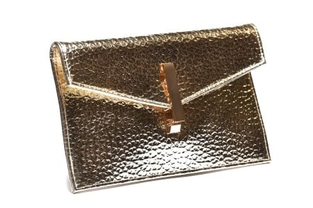T022655GLD – Zlatna ženska pismo večernja torbica sa metalik teksturom i elegantnom kopčom - Img 2