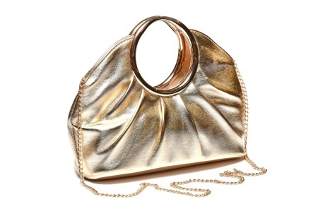 T032667GLD - Zlatna clutch torba morednog dizajna sa metalnom ručkom - Img 2
