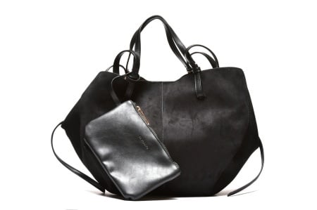 T012543BLK – Crna vrećasta torba od velura, moderan dizajn