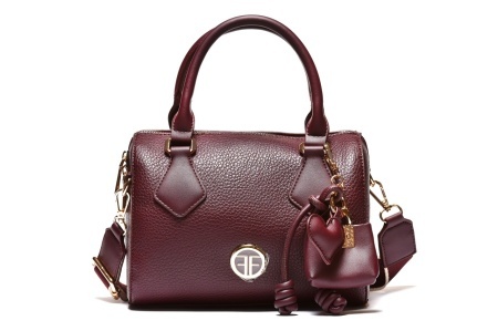 T012570BUR – Bordo elegantna box torba sa ukrasnim privešcima