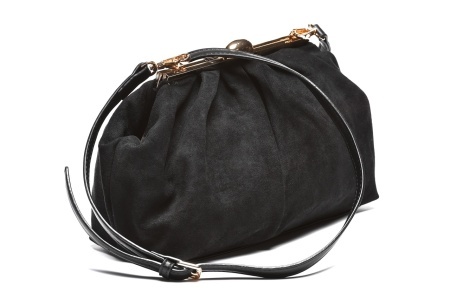 T012633BLK – Crna mekana velur clutch torba sa metalnim ukrasom - Img 2