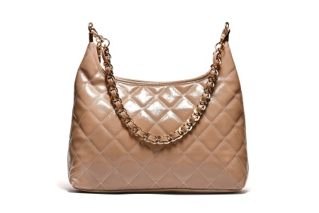 T012586BEI – Bež elegantna lak torba sa lancem