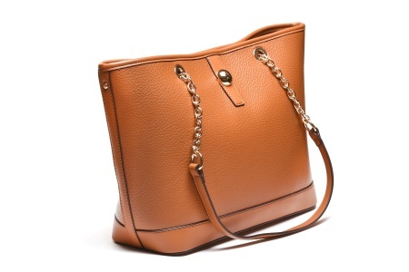 T012600CAM – Camel elegantna shopper torba sa dekorativnim lancem - Img 2