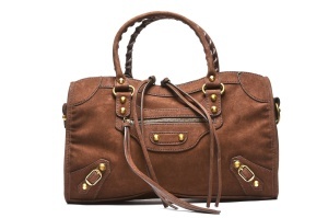 T012674COF - Coffee torba sa dekorativnim metalnim detaljima