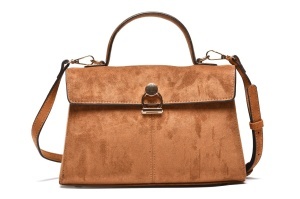 T012679CAM - Camel torbica sa ručkom i ukrasnom metalnom kopčom