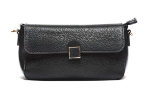 T012614BLK – Crna elegantna torba sa preklopom i ukrasnim lancem