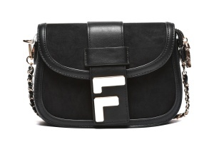 T012695BLK - Crna torbica sa preklopom i efektnom zlatnom kopčom
