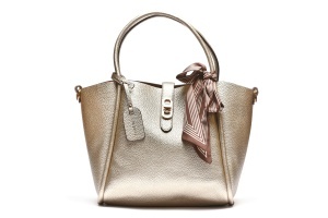 T012606GLD – Zlatna elegantna tote torba sa kopčom
