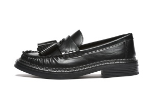 L042600BLK - ŽENSKE MOKASINE SA UKRASNIM PRIVESKOM I ELEGANTNIM ĐONOM