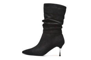 LH562563BLK - Elegantne velur crne čizme sa naborima i tankom metalnom potpeticom