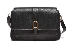 T012612BLK – Crna baguette torba sa preklopom