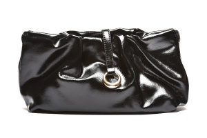 T012633BLK-PU – Crna eko koža mekana clutch torba sa metalnim ukrasom