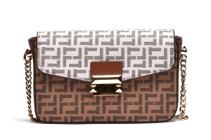 T012652CAM - Camel mini crossbody torba sa preklopom logo dezen
