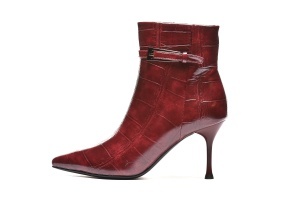 LH562561BUR - Elegantne bordo ženske čizme sa krokodil printom i tankom potpeticom