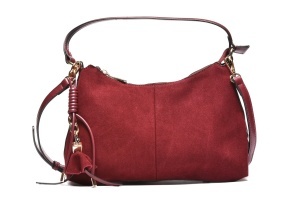 T012680BUR - Burgundi torba mekane forme sa efektnim priveskom