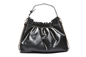 T012692BLK - Crna torba mekane nabrane forme sa zlatnim detaljima