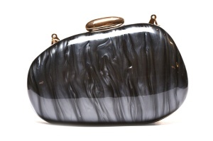 T032664BLK - Crna ovalna akrilna svečana clutch torbica sa reljefnim stone efektom