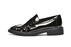 L042602BLK - ŽENSKE MOKASINE SA UKRASNIM PRIVESKOM I ELEGANTNIM ĐONOM