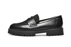 L292620BLK - ŽENSKE MOKASINE SA MASIVNIM ĐONOM I ELEGANTNIM DETALJEM NAPRED