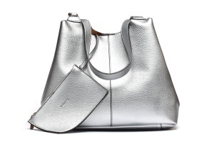 T012603SLV - Srebrna moderna ženska torba sa metalnim detaljem