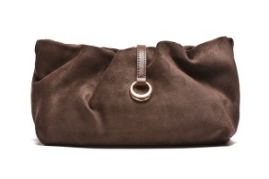 T012633COF – Coffee mekana velur clutch torba sa metalnim ukrasom
