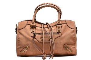T012674CAM - Camel torba sa dekorativnim metalnim detaljima