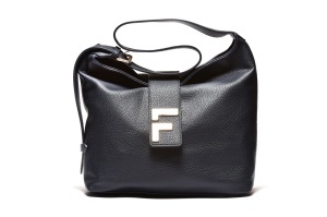 T012562NVY – Teget hobo torba za rame sa metalnim detaljem