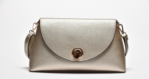T012605GLD – Zlatna mini crossbody torba sa preklopom