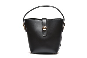 T012621BLK - Crna torba čvrste forme u modernom dizajnu