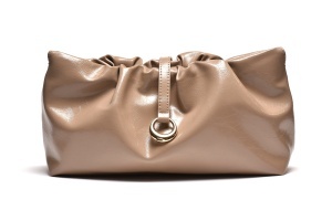 T012633BEI-PU – Bež eko koža mekana clutch torba sa metalnim ukrasom