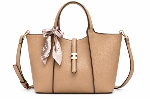T012671TAP - Taupe elegantna torba sa ukrasnom maramom