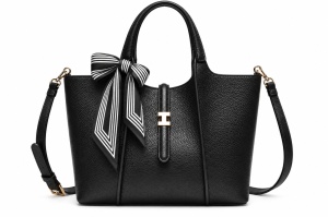 T012671BLK - Crna elegantna torba sa ukrasnom maramom