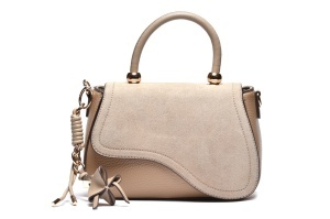 T012697TAP - Taupe torbica kombinovane teksture sa ukrasnim privescima