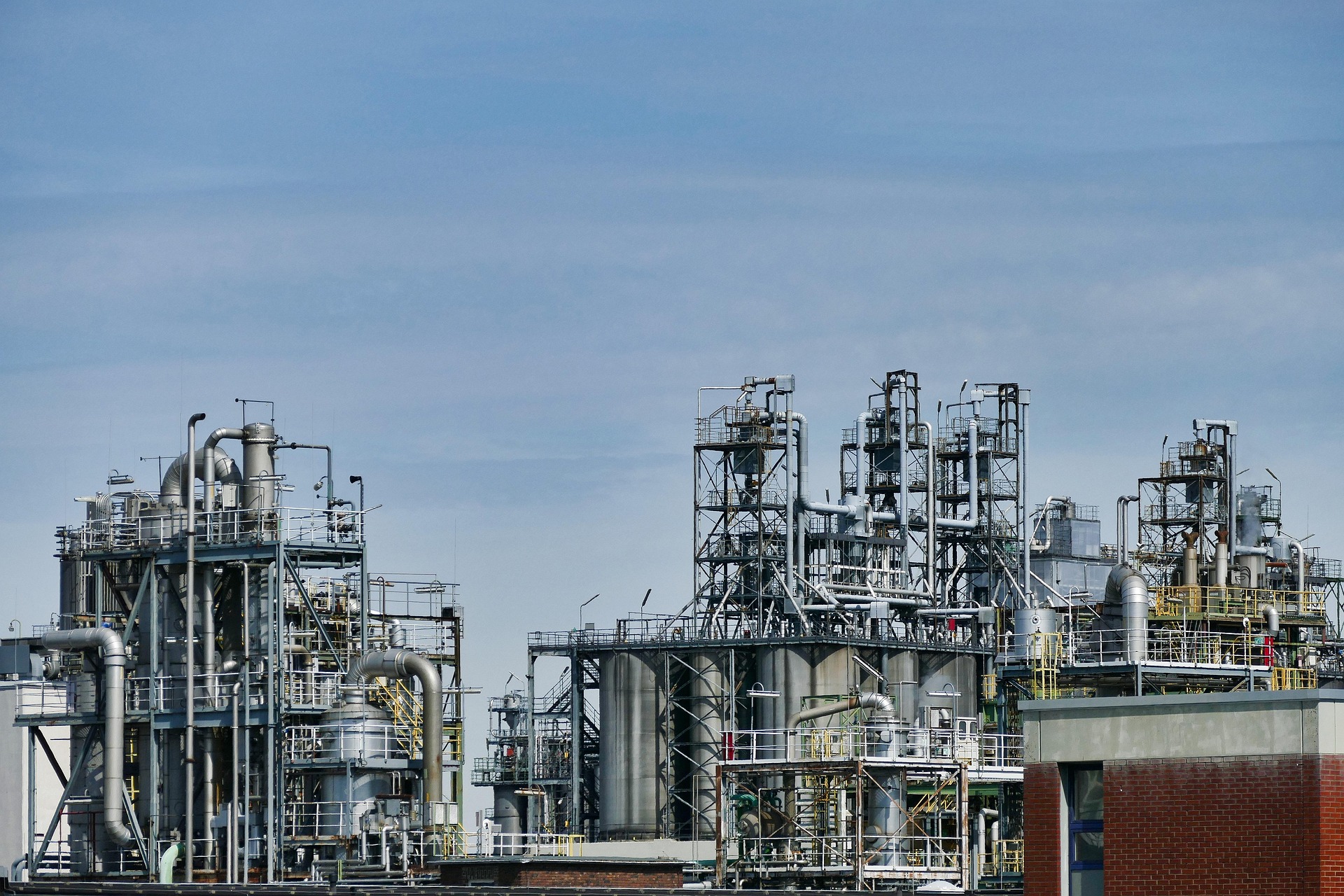 Cum influenteaza pretul petrolului piata materiei prime pentru ambalaje