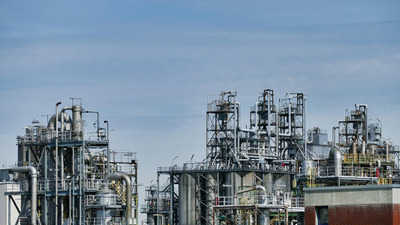 Cum influenteaza pretul petrolului piata materiei prime pentru ambalaje