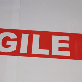 Banda adeziva FRAGILE MARE silent - 50 mm x 60 m - 1 buc