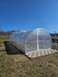 Fereastra de ventilatie sera din policarbonat