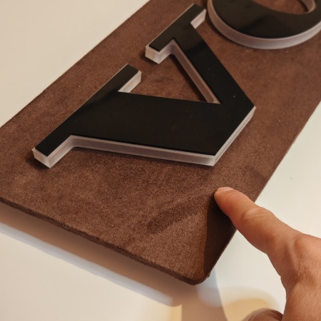 Placă Camion PREMIUM Alcantara VOLVO – 88x17 cm, Efect 3D, Culori Personalizabile, Stabilizator 12V-24V &amp; Telecomandă - Img 7